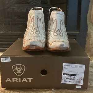 Ariat “Bright Lights” Dixons! $185